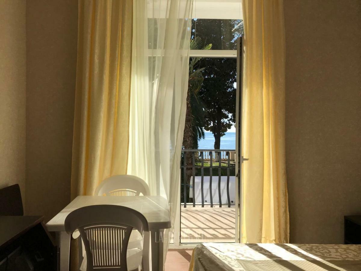 Lazurniy Bereg Hotel Gagra Ngoại thất bức ảnh