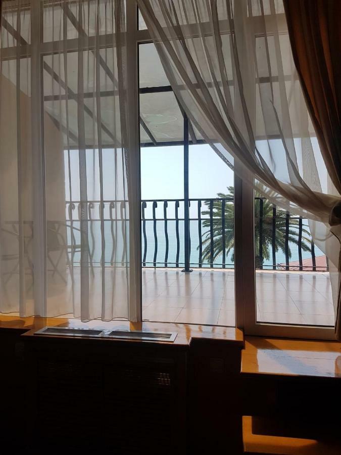 Lazurniy Bereg Hotel Gagra Ngoại thất bức ảnh