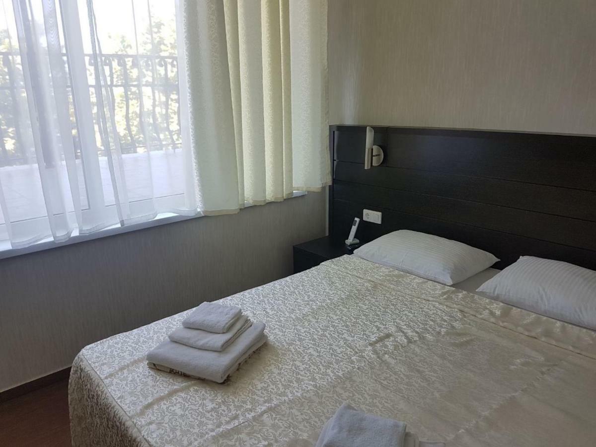 Lazurniy Bereg Hotel Gagra Ngoại thất bức ảnh